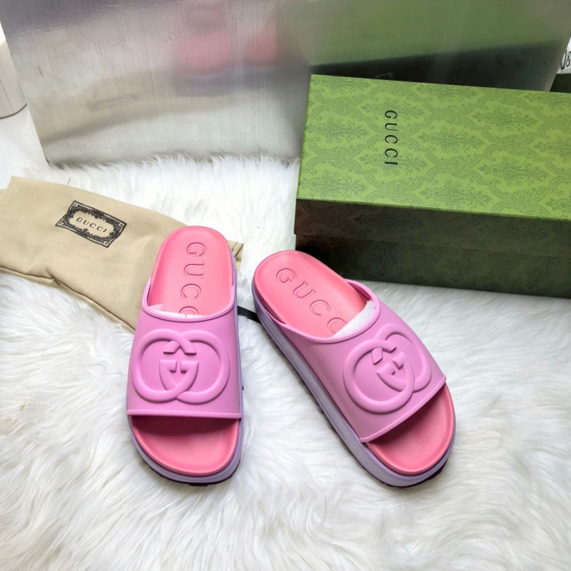 G*u*i slippers